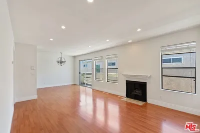4238 Whitsett Avenue 201 photo 2
