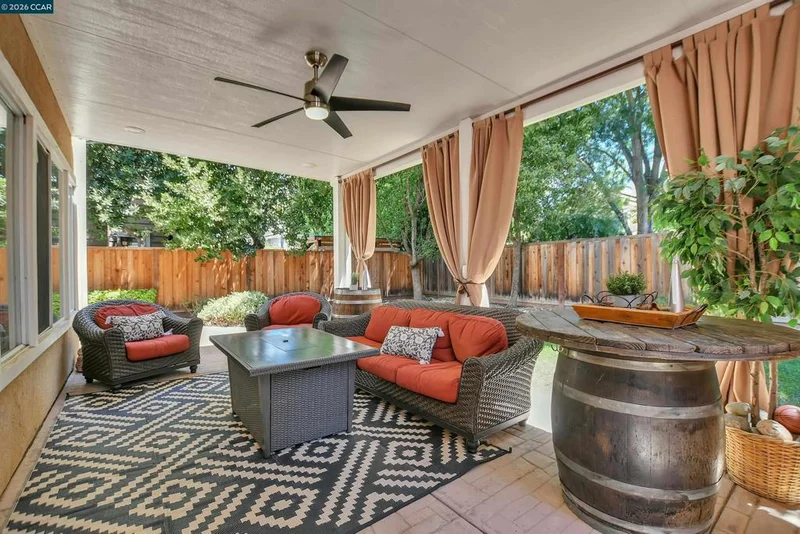 634 Sundale