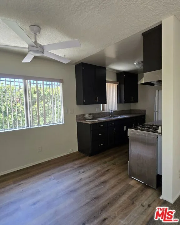 2219 Crenshaw Boulevard 3