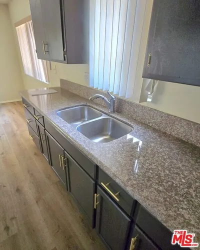 2219 Crenshaw Boulevard 3 photo 2