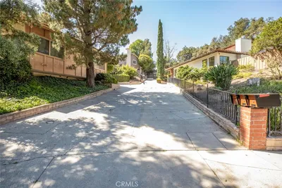 1523 Colina Drive photo 2