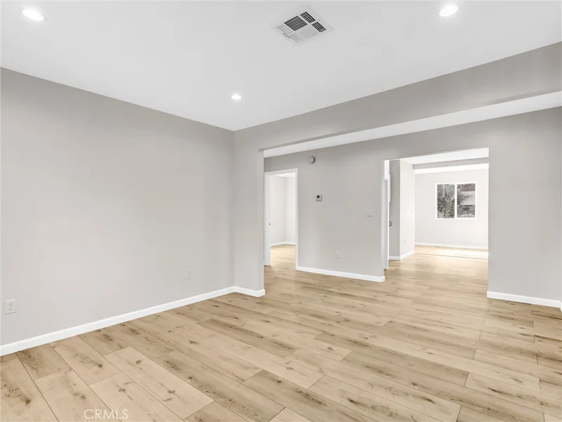4126 E 1st photo 2
