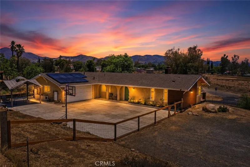 21280 Cielo Vista