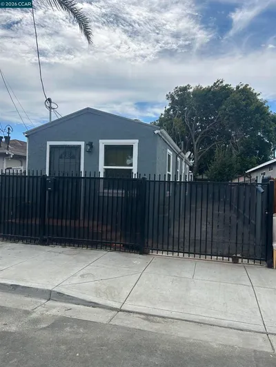 1825 Fred Jackson Way photo 2