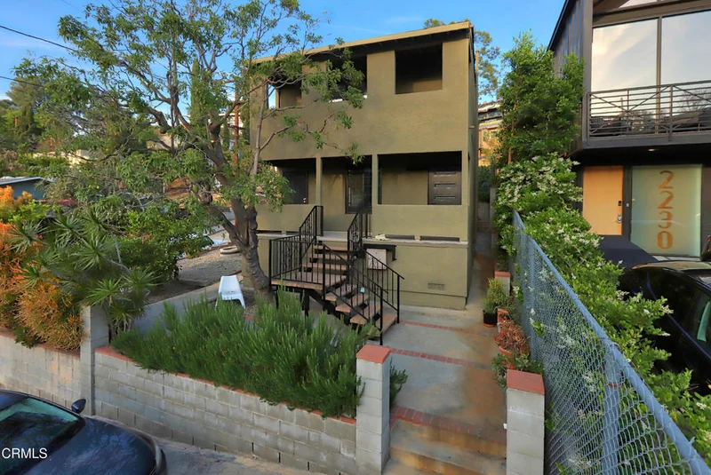 2236 Glendale Boulevard 1/2 photo 2