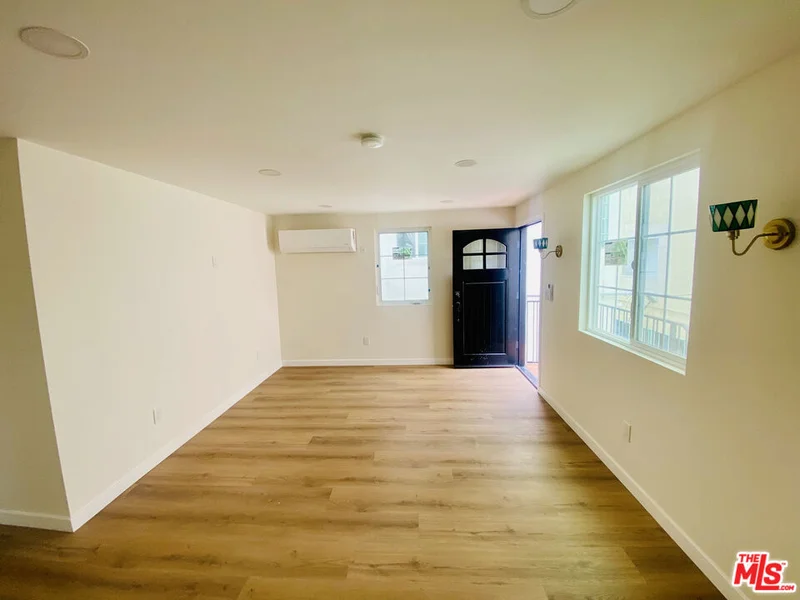 1000 S Sherbourne Drive 1010 photo 2