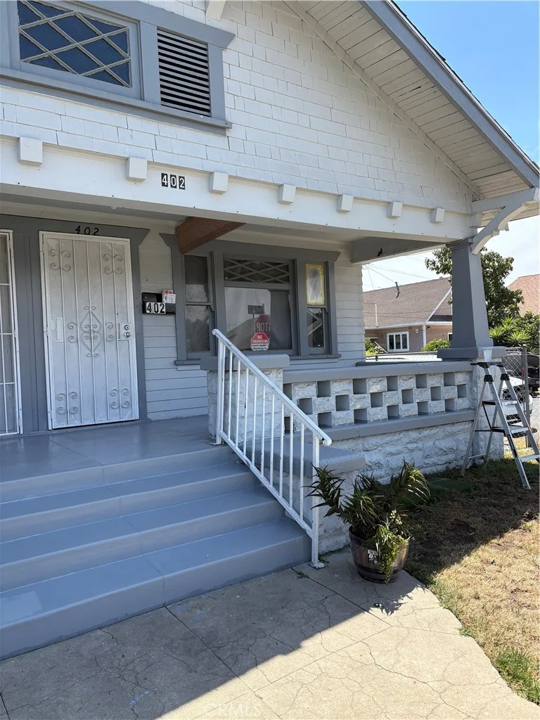 402 E 43rd Place, Los Angeles, CA 90011