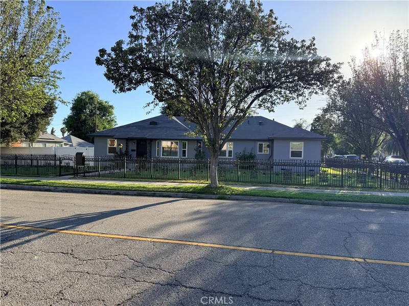 2498 N G St photo 2