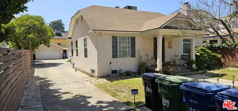 1239 N Beachwood Drive