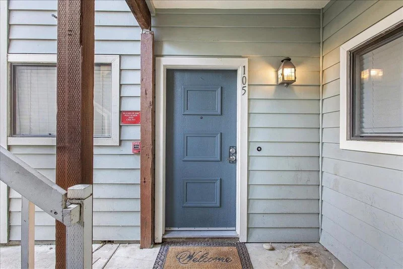 37168 Meadowbrook 105 photo 2
