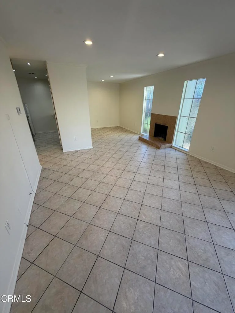 28835 Oakpath Drive photo 2