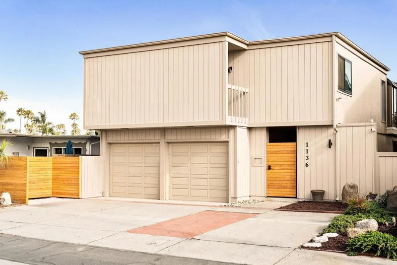 1136 Shelburn Lane