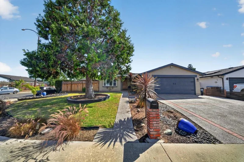 5175 Running Bear Court photo 2