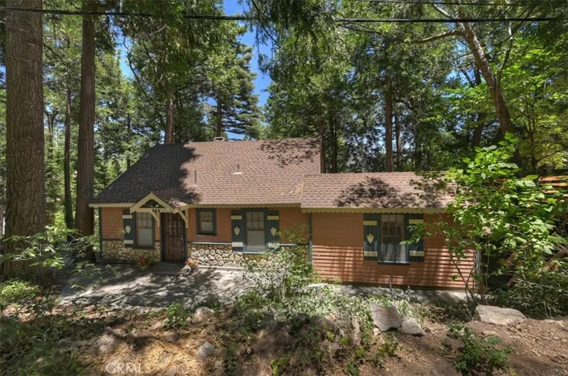 563 E Victoria Court