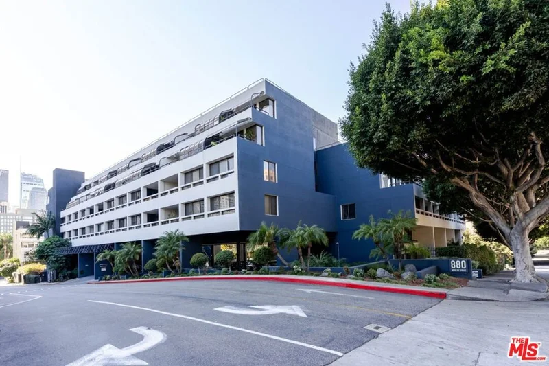 880 W 1st Street 712