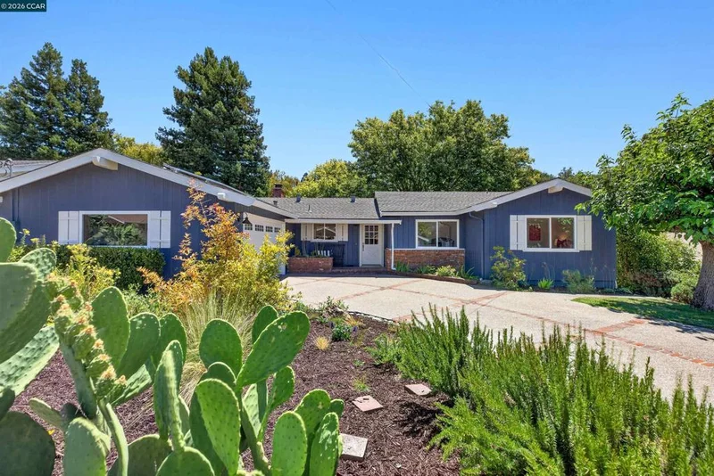 6 Pimentel Ct, Moraga, CA 94556