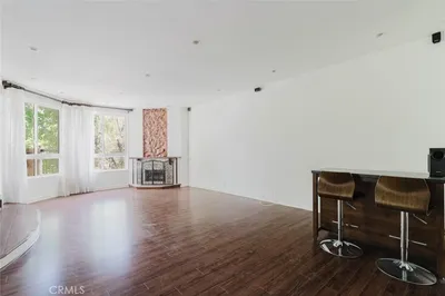5333 Zelzah Avenue 203 photo 2