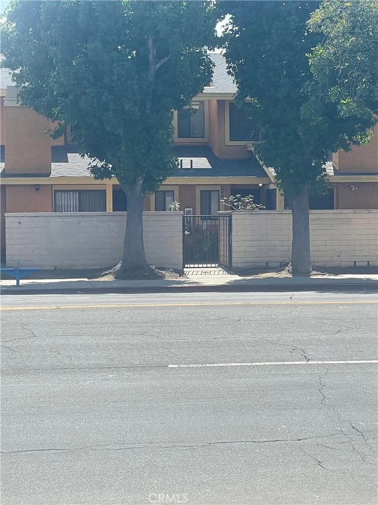 2108 Santa Fe Avenue 15 photo 2