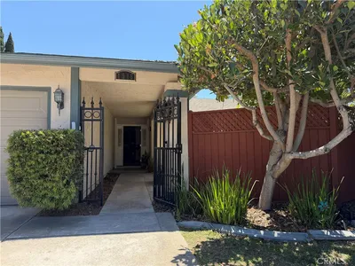 1515 Montiel Road photo 2