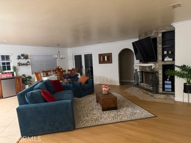 Interior 4