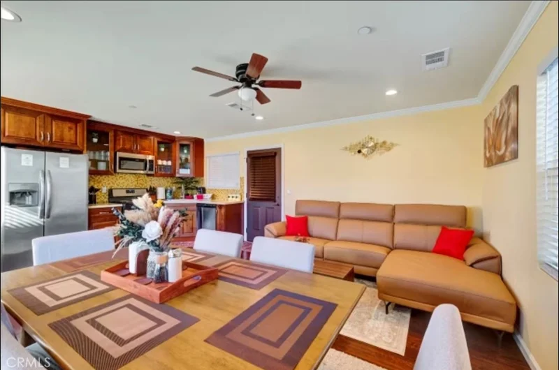 523 Fischer Street photo 2
