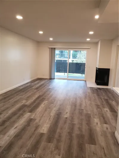 254 E Fern Avenue 106 photo 2