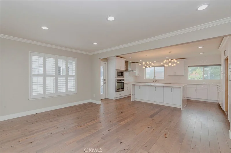 23404 Elm Avenue photo 2