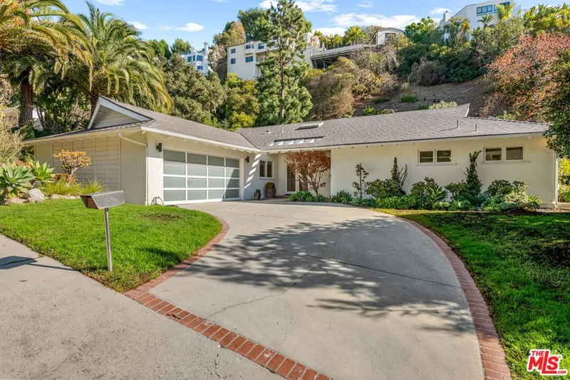 1836 N Doheny Drive