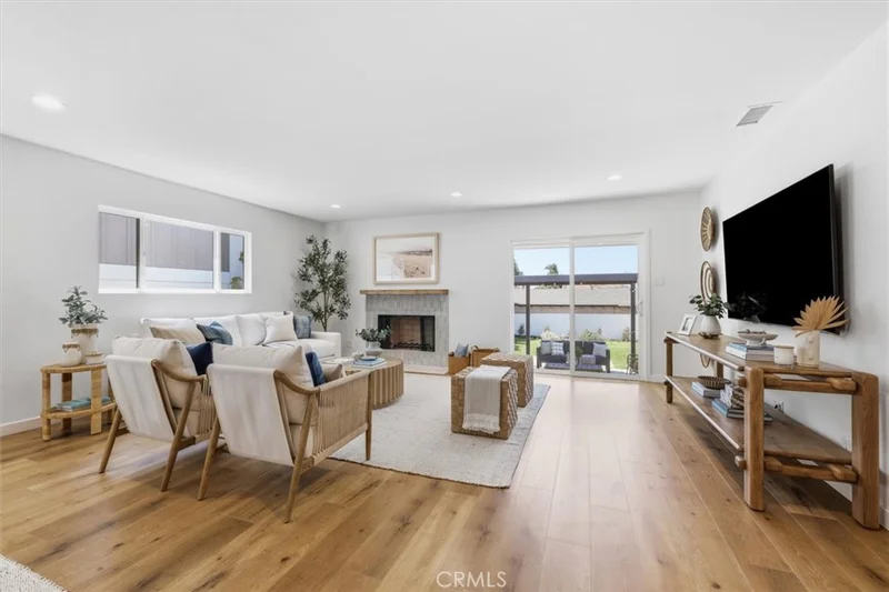 2418 Ives Lane