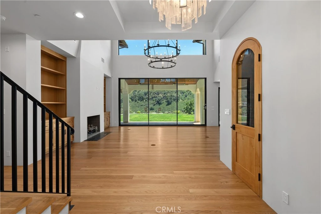 Interior 4