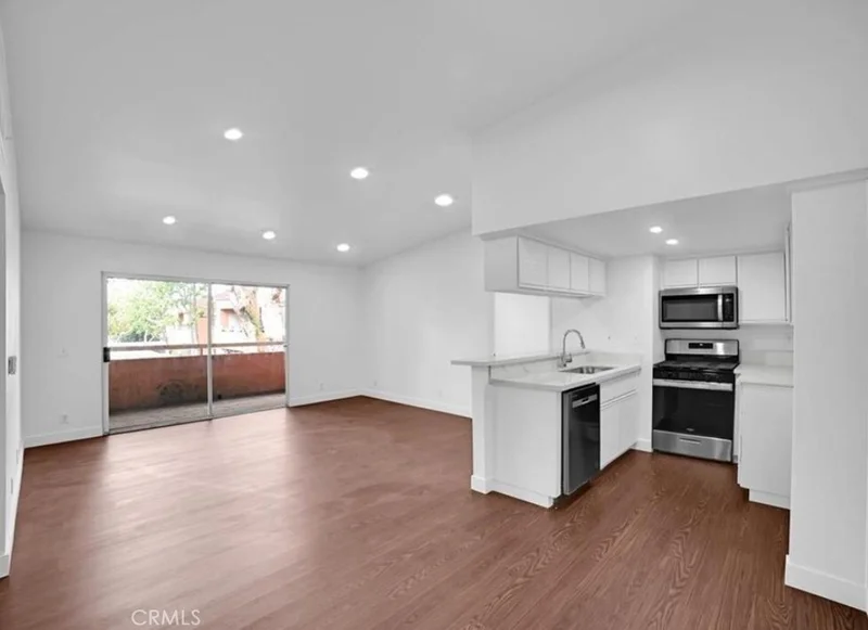 12601 Van Nuys #241 photo 2