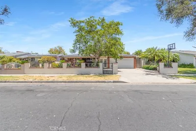 1401 S Joane Way photo 2