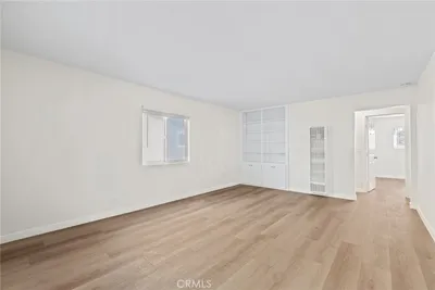 121 E Bay St D photo 2