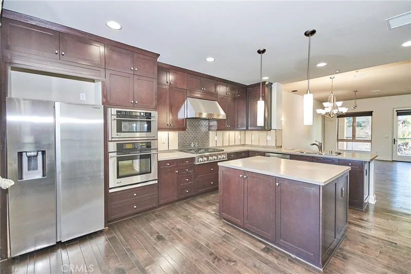 15 Vantis Drive