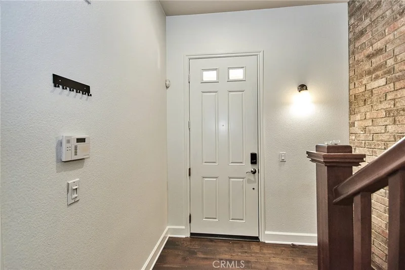 15 Vantis Drive photo 2