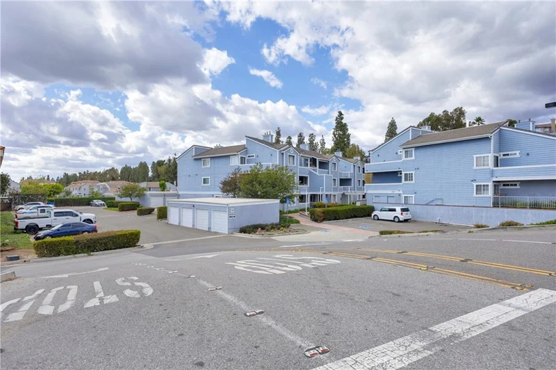 111 S Lakeview D photo 2