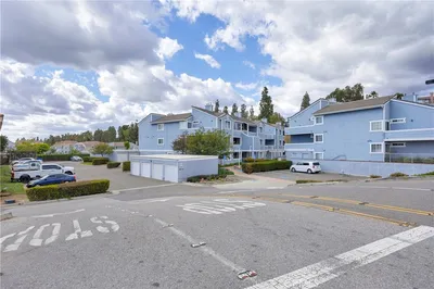 111 S Lakeview D photo 2