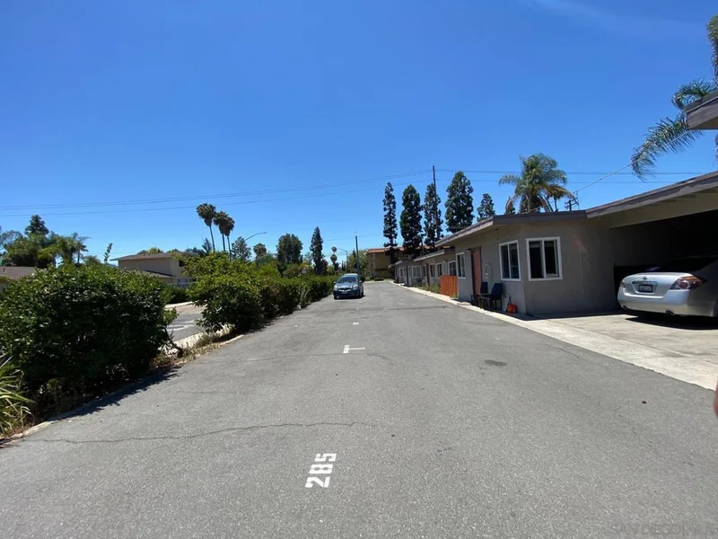 285 S Mollison Ave photo 2