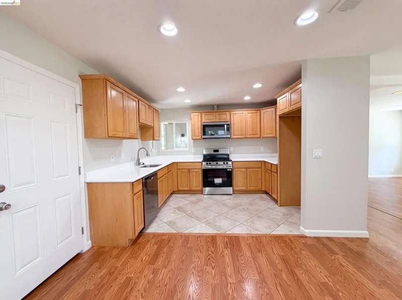 1496 Soccer Ct photo 2