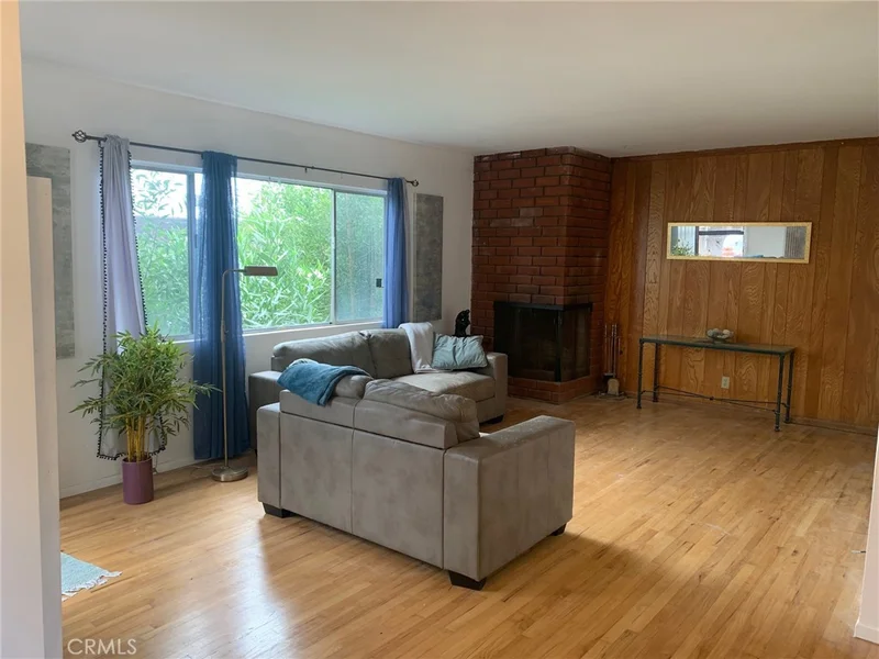744 W 33rd