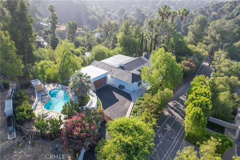 2600 Topanga Skyline photo 2