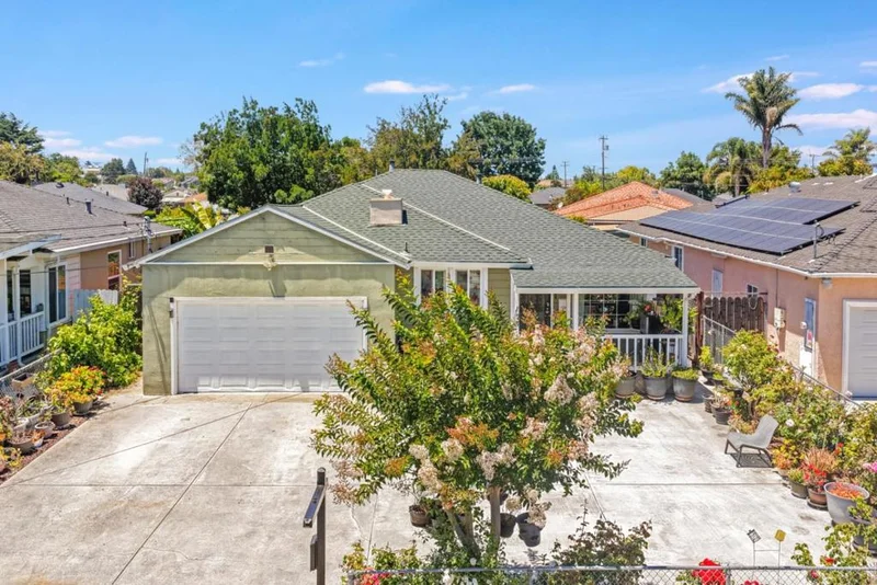 Photo 2 of 123 Gardenia Way