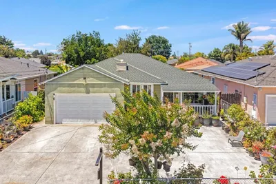 123 Gardenia Way photo 2
