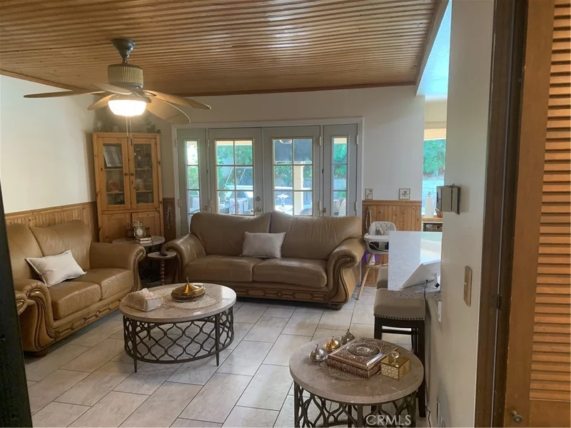 284 E Brookshire Pl photo 2
