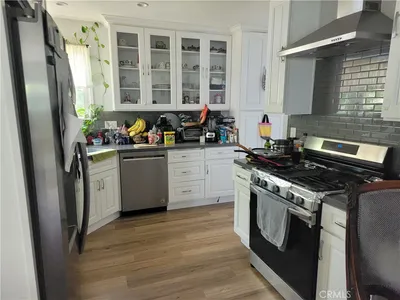 7024 Balcom photo 2