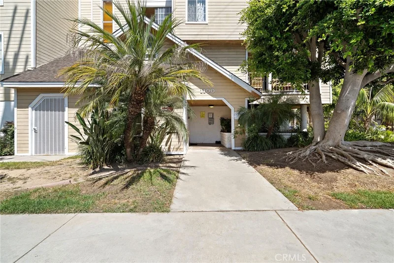 1100 Newport Avenue 404 photo 2