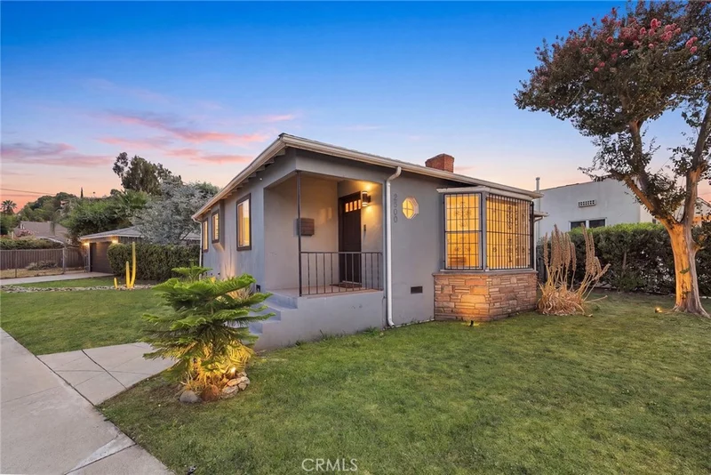 2500 Carlos St