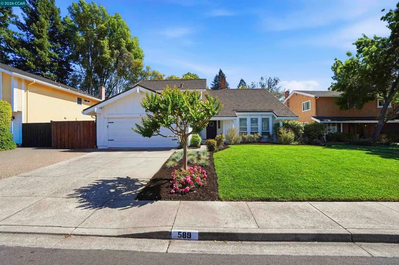 589 Zephyr Cir photo 2