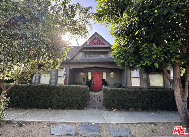 814 E Edgeware Road photo 2