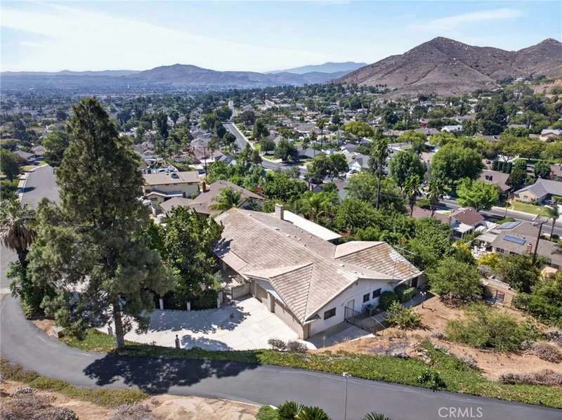 5462 Sierra Vista photo 2